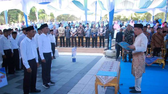 Wako Pekanbaru Lantik 131 Ketua RT dan RW se Kecamatan Rumbai Timur